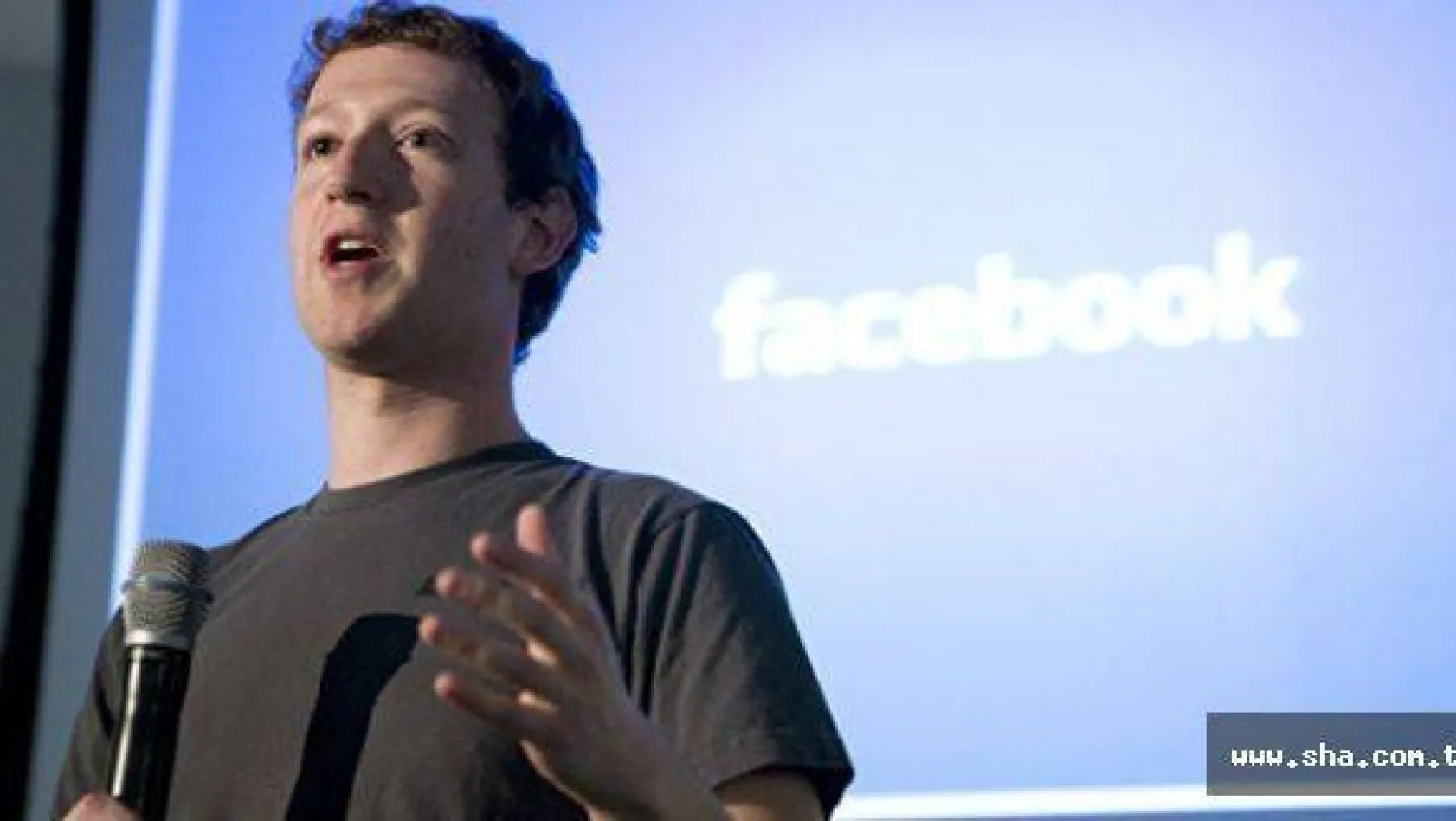 Facebook tüm kullanıcılarından özür diledi