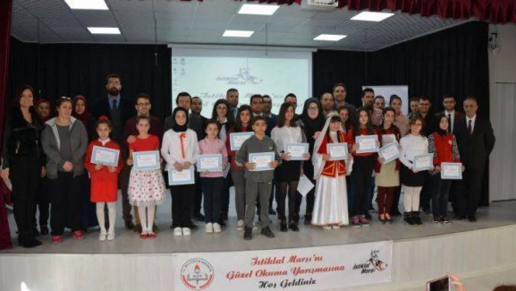 Ortaokullar arası İstiklal Marşı'nı güzel okuma yarışması yapıldı
