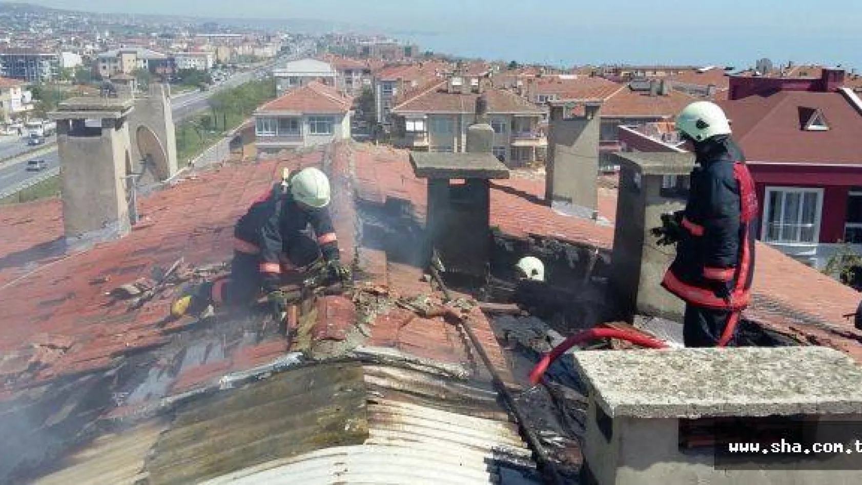 Selimpaşa'da çatı yangını