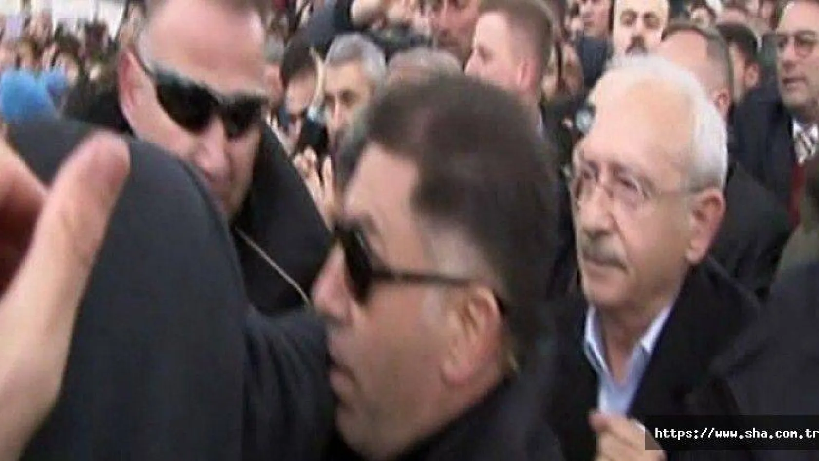 CHP Lideri Kılıçdaroğlu'na şehit cenazesinde saldırı