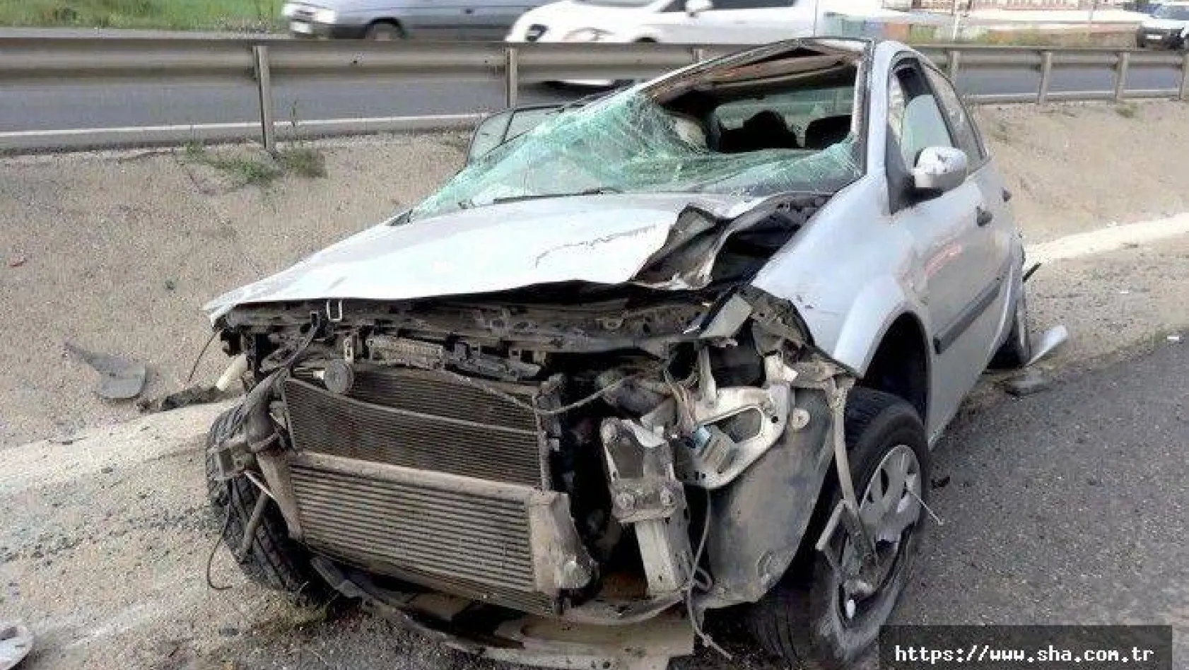 Silivri'de kontrolünü kaybeden araç takla attı: 3 yaralı