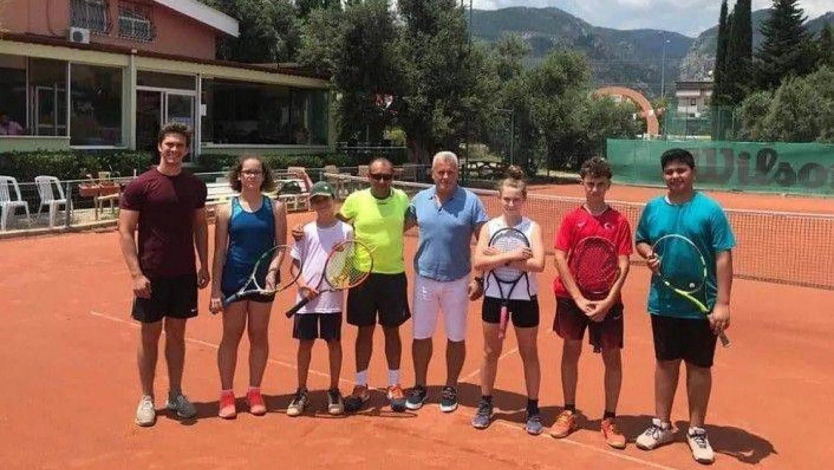 Silivrili tenisçiler Edremit kampında