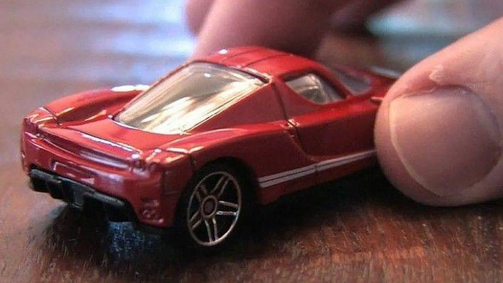 Kırmızı araba...