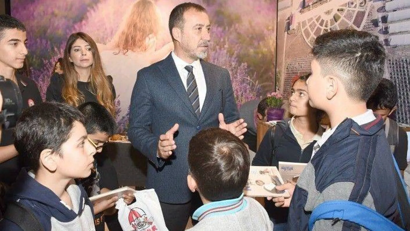 Başkan Yılmaz İstanbul Kitap Fuarı'nı Ziyaret Etti