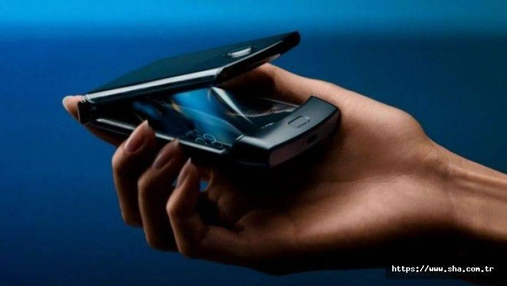 Motorola, katlanan telefonu Razr'ın yeni versiyonunu çıkartıyor