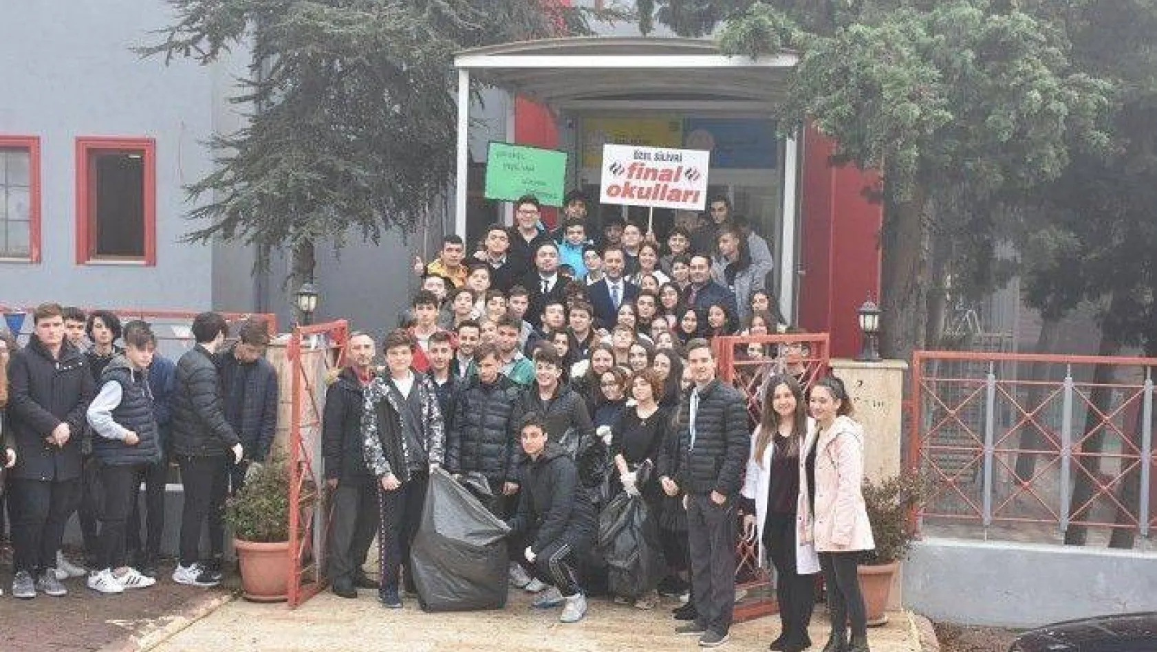Başkan Yılmaz Öğrenciler İle Birlikte Çöp Topladı