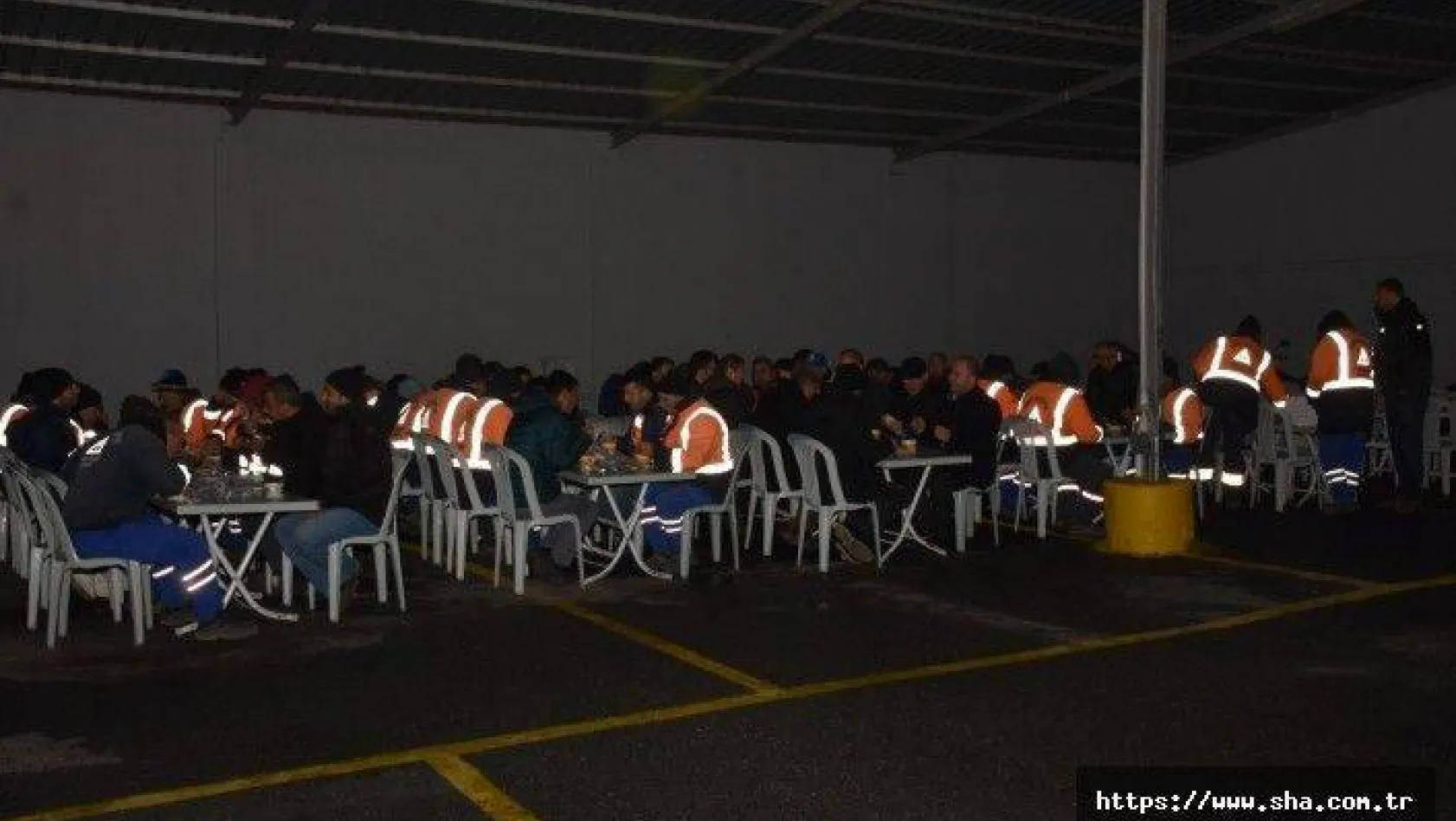 MHP Silivri'den temizlik işçilerine çorba ikramı