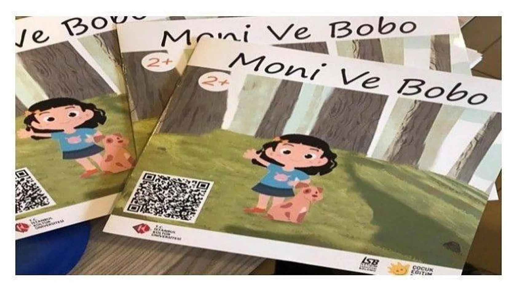 'Moni ve Bobo' hikayelerini 'işaret dili' ile anlatıyor