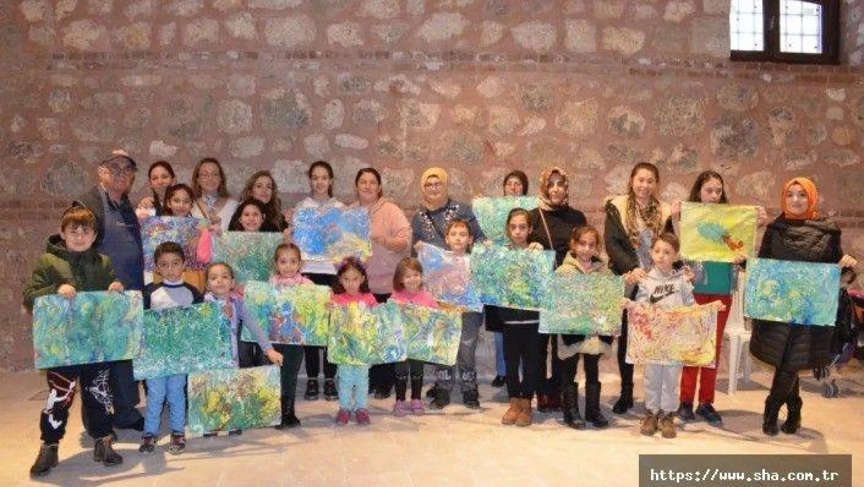 Minik Kursiyerler Ebru Sanatı ile Tanıştı