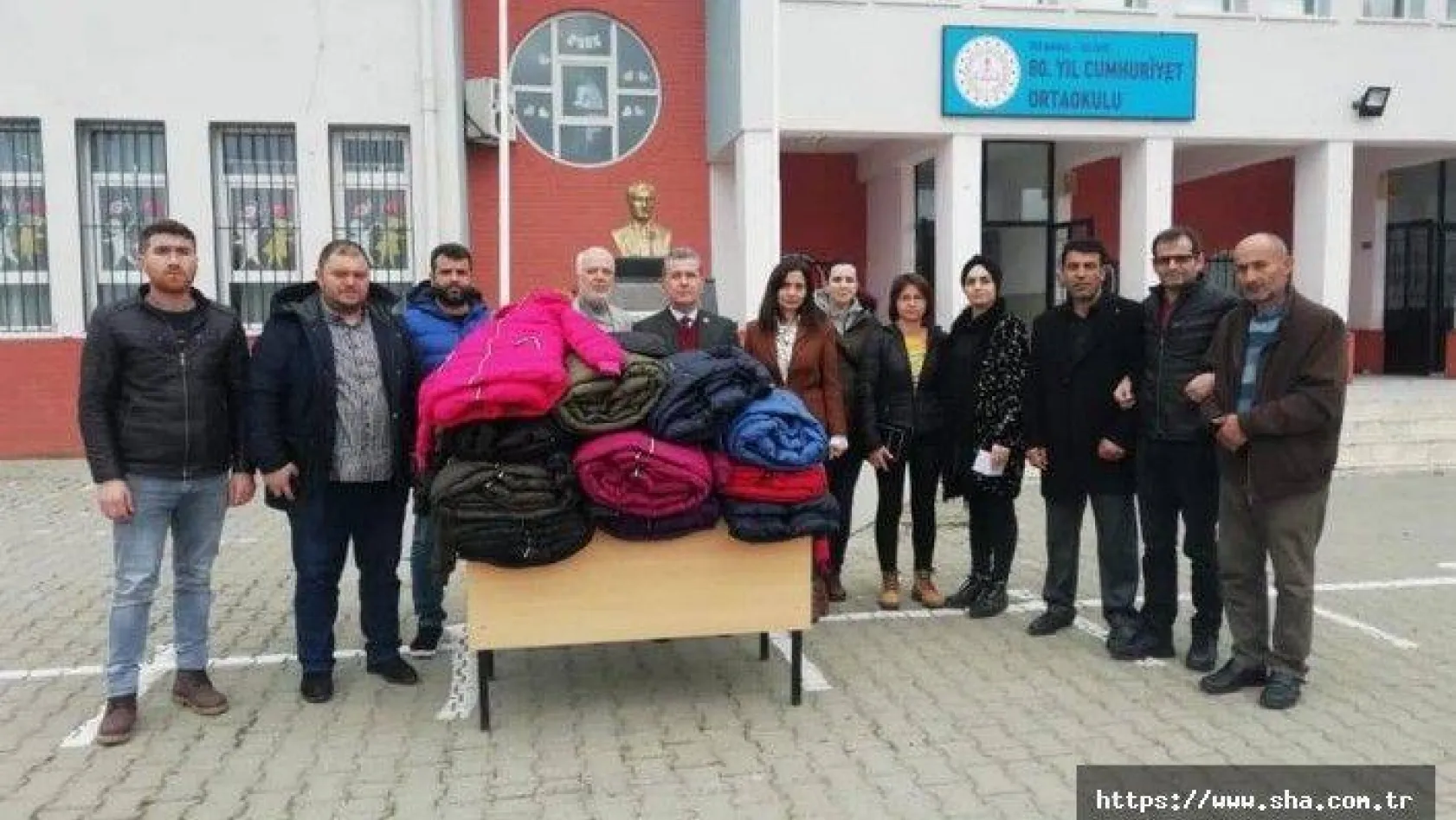 Çantalı Karadenizlilerden ihtiyaç sahibi öğrencilere destek