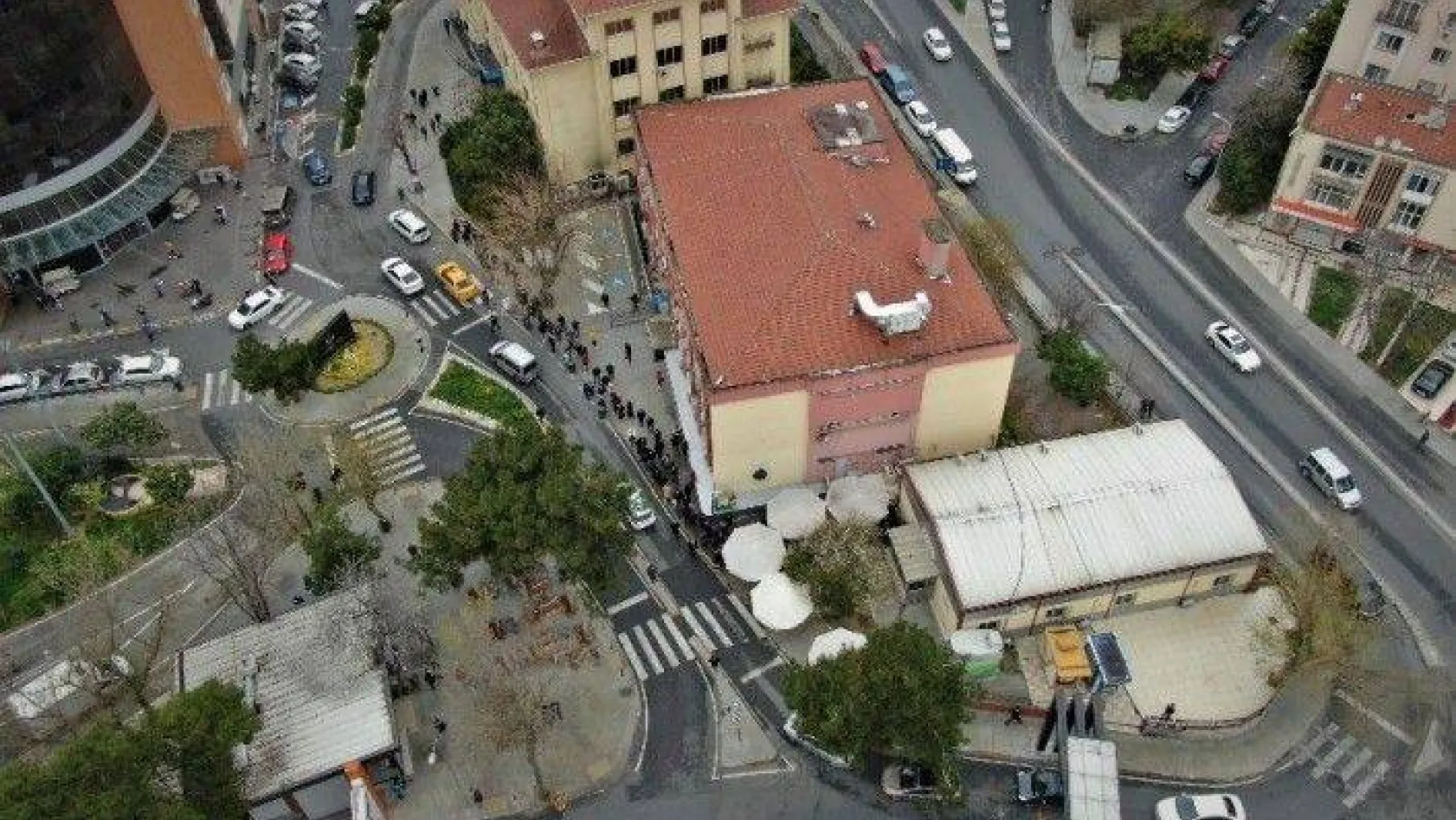 Bakırköy'de 'korona' testi kuyruğu havadan görüntülendi