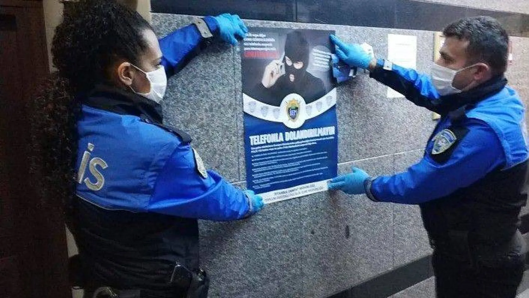 Ev ev dolaşan polis, korona virüs dolandırıcılarına karşı vatandaşı uyardı