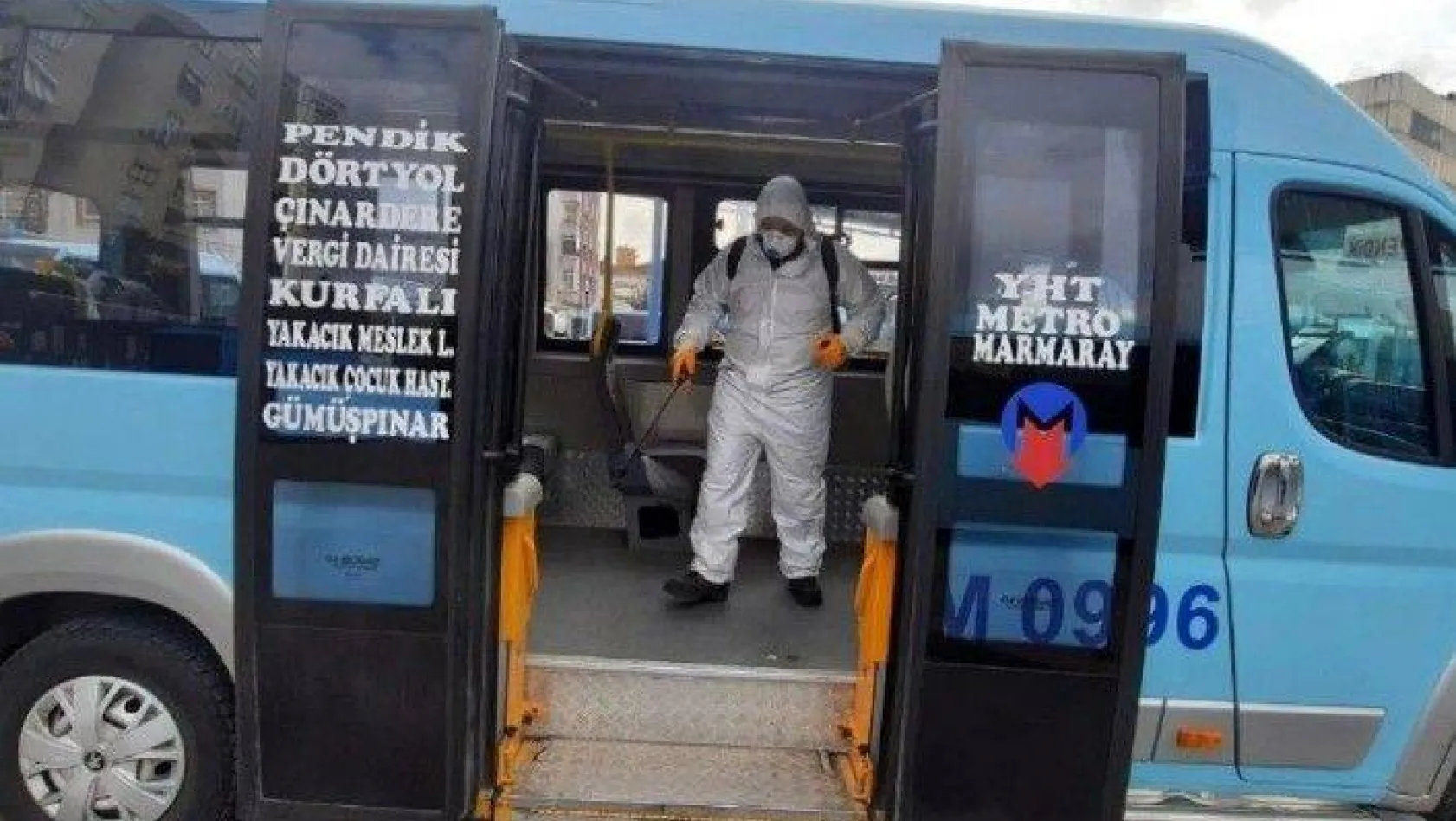 İstanbul'da hatlı minibüsler korona virüsüne karşı dezenfekte edildi