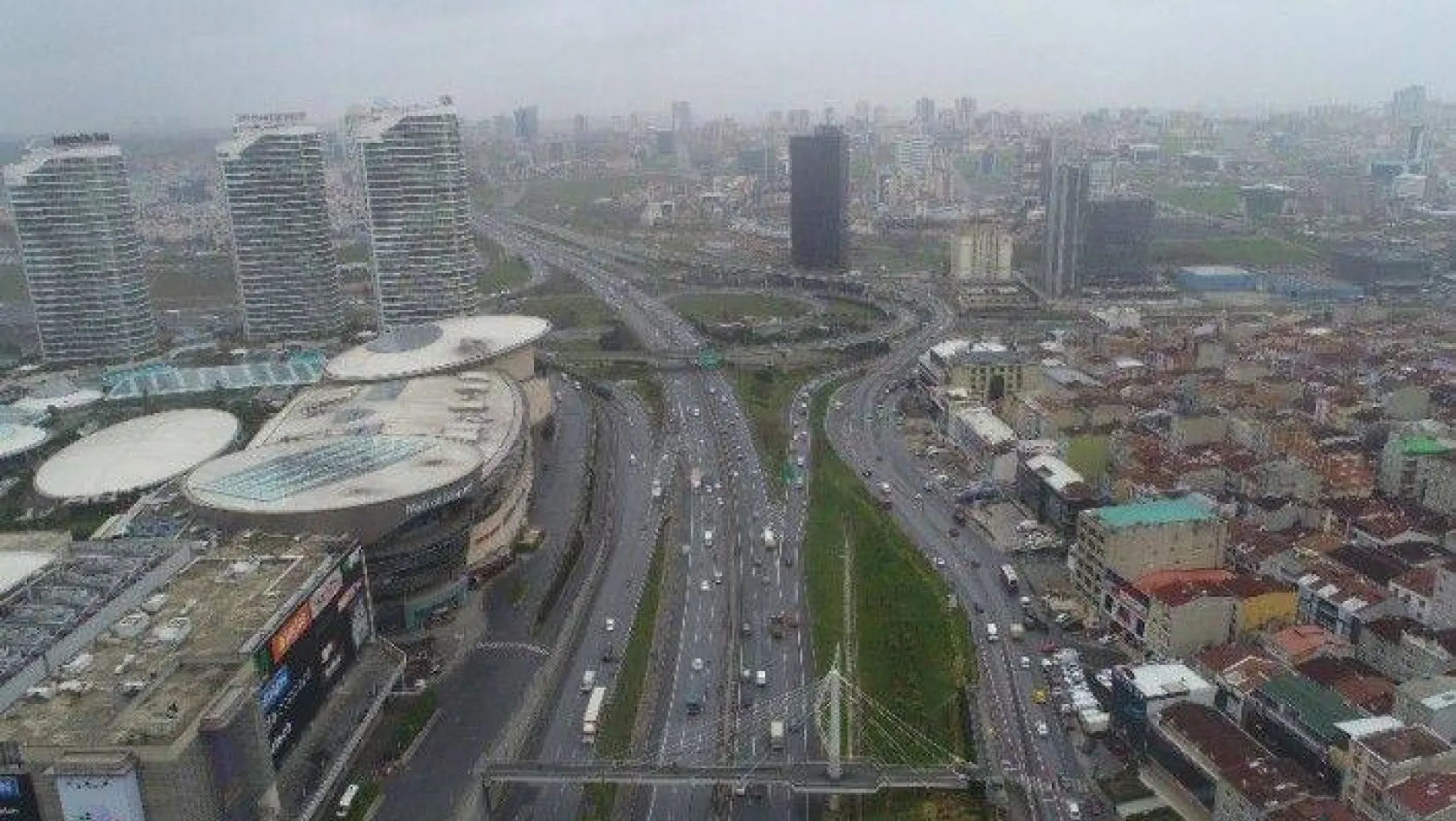 İstanbul'da trafiğin en yoğun olduğu cuma güne yollar boş kaldı