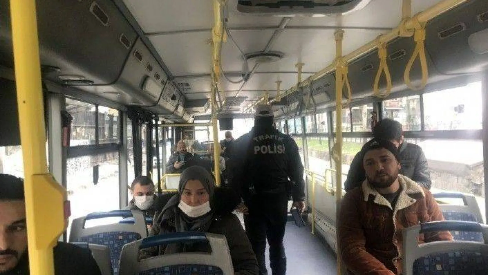 İstanbul'da trafik polisleri halk otobüslerini denetledi