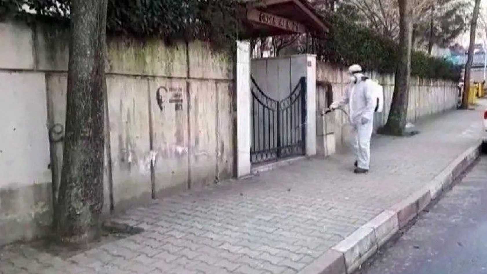 Kartal'da caddeler ve sokaklar korona virüse karşı dezenfekte edildi