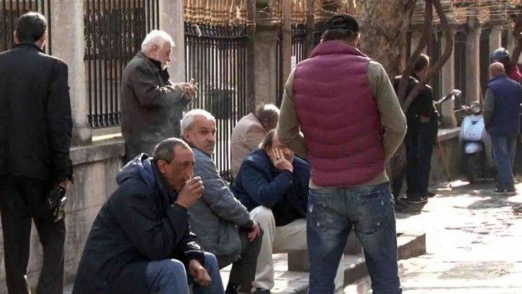 (Özel) İstanbul'da 65 yaş üstü yaşlılar sokağa çıkma yasağına uymadı