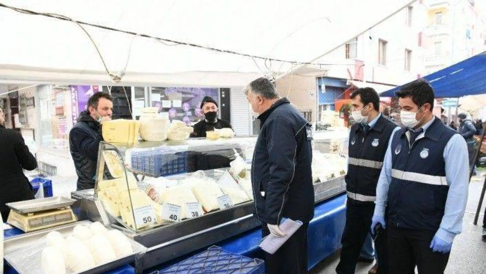 (Özel) İstanbul'da pazarlarda 3 metre kuralı uygulaması başladı