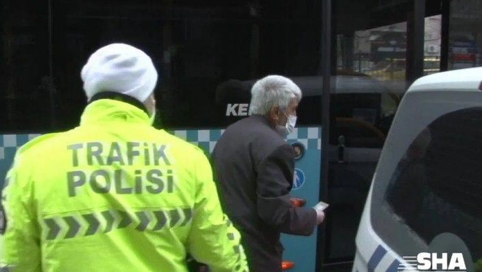 (Özel) İstanbul'da yaşlı adamın otobüs şoförleriyle imtihanı