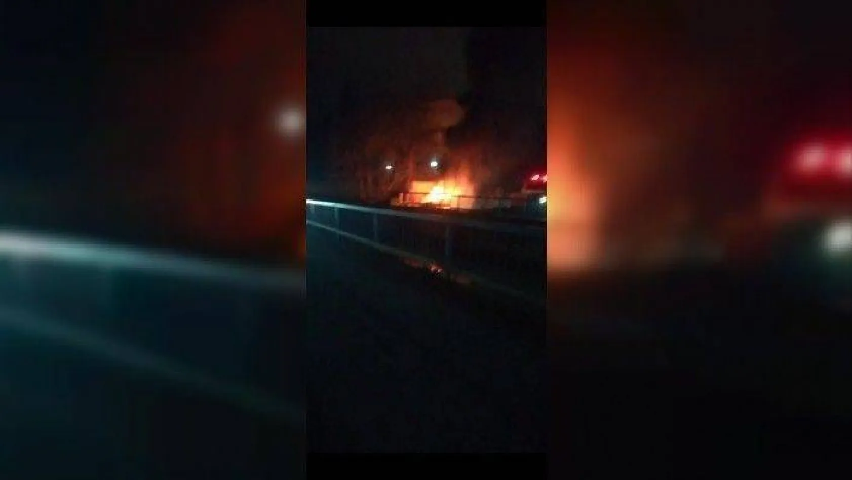 (ÖZEL) Kâğıthane'de alev alev yanan otomobil kül oldu