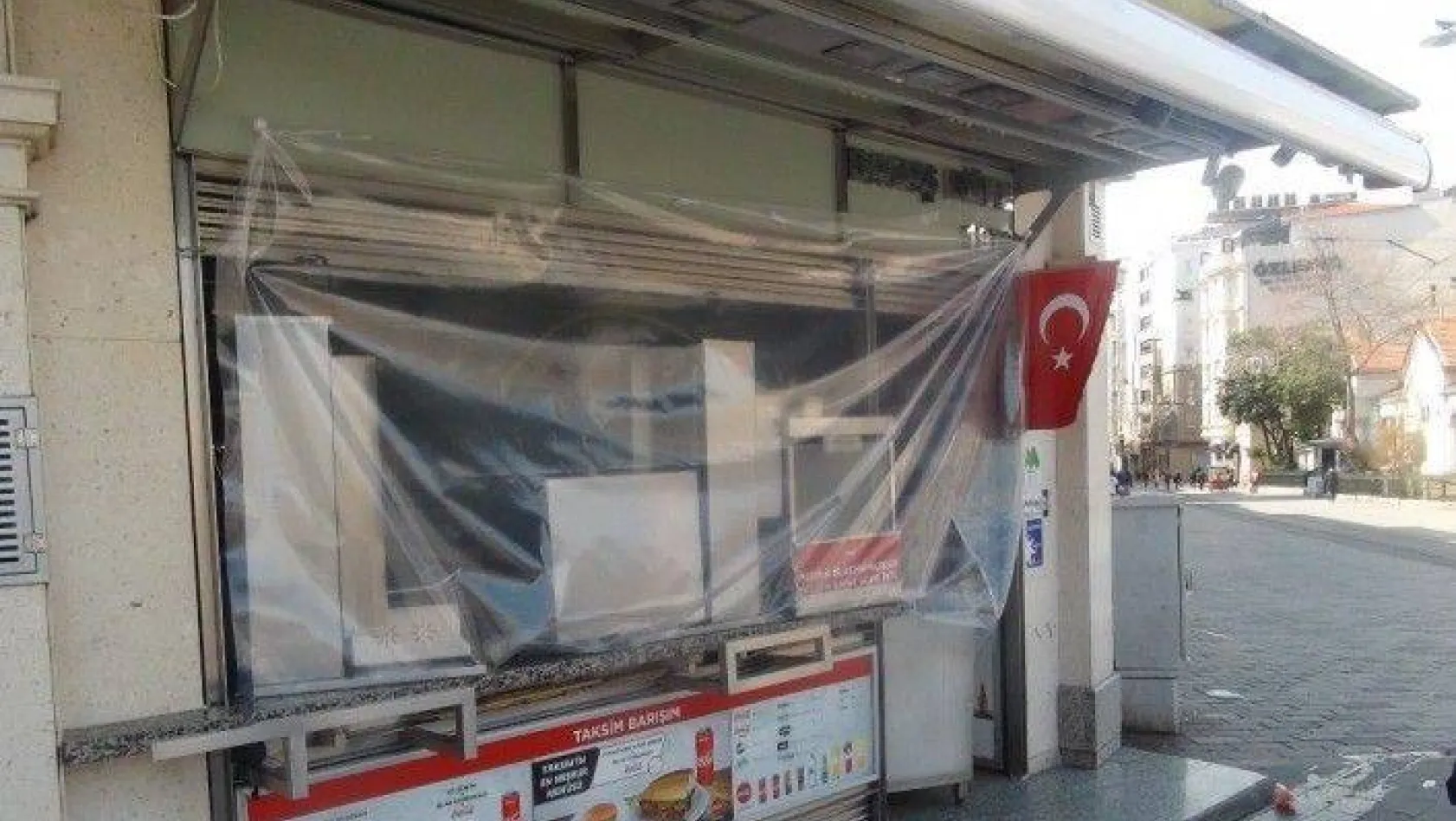 (ÖZEL) Taksim'de restoran ve lokanta esnafı kepenk kapattı