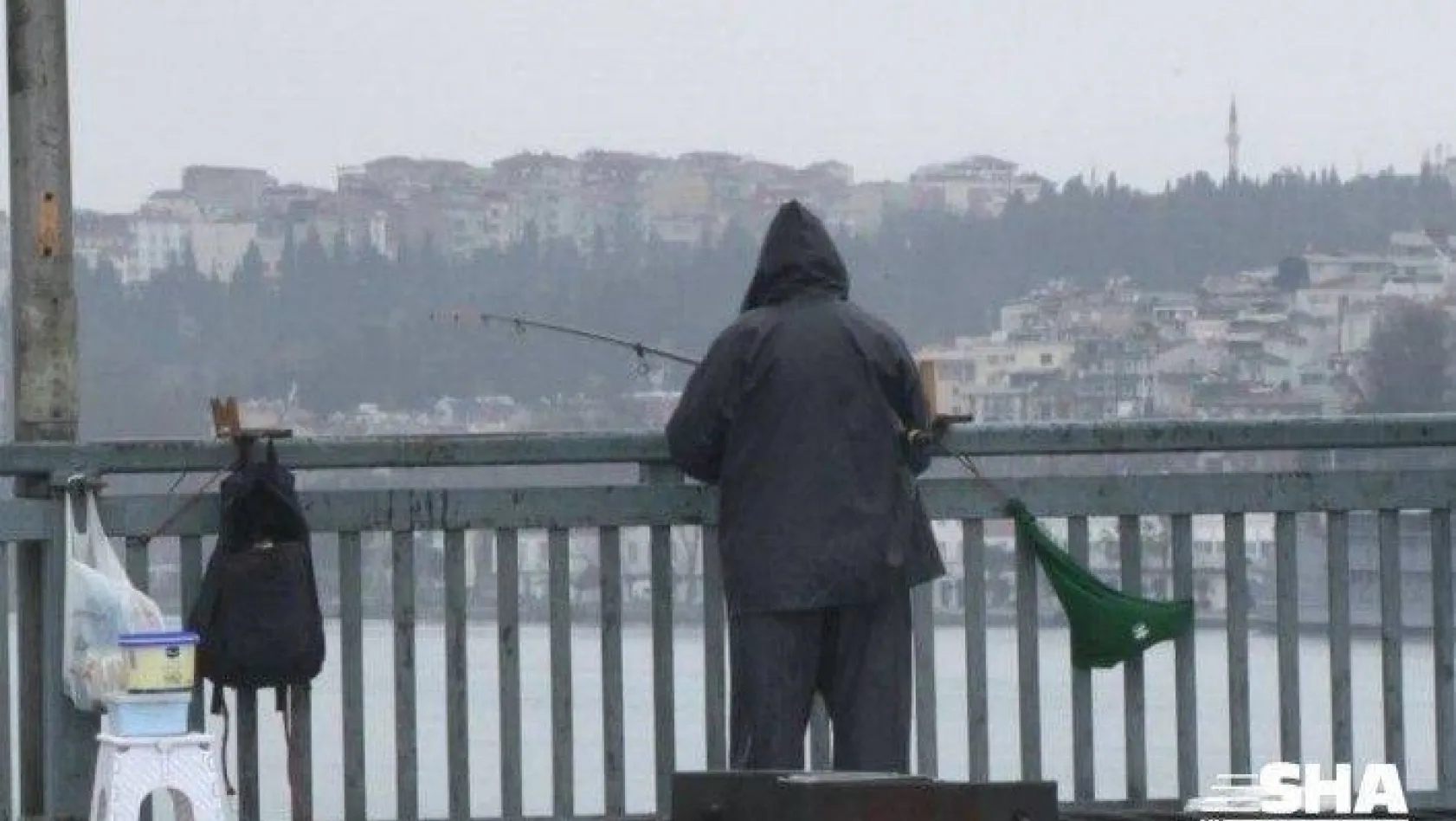 (Özel) Unkapanı Köprüsü'nün son olta balıkçısı