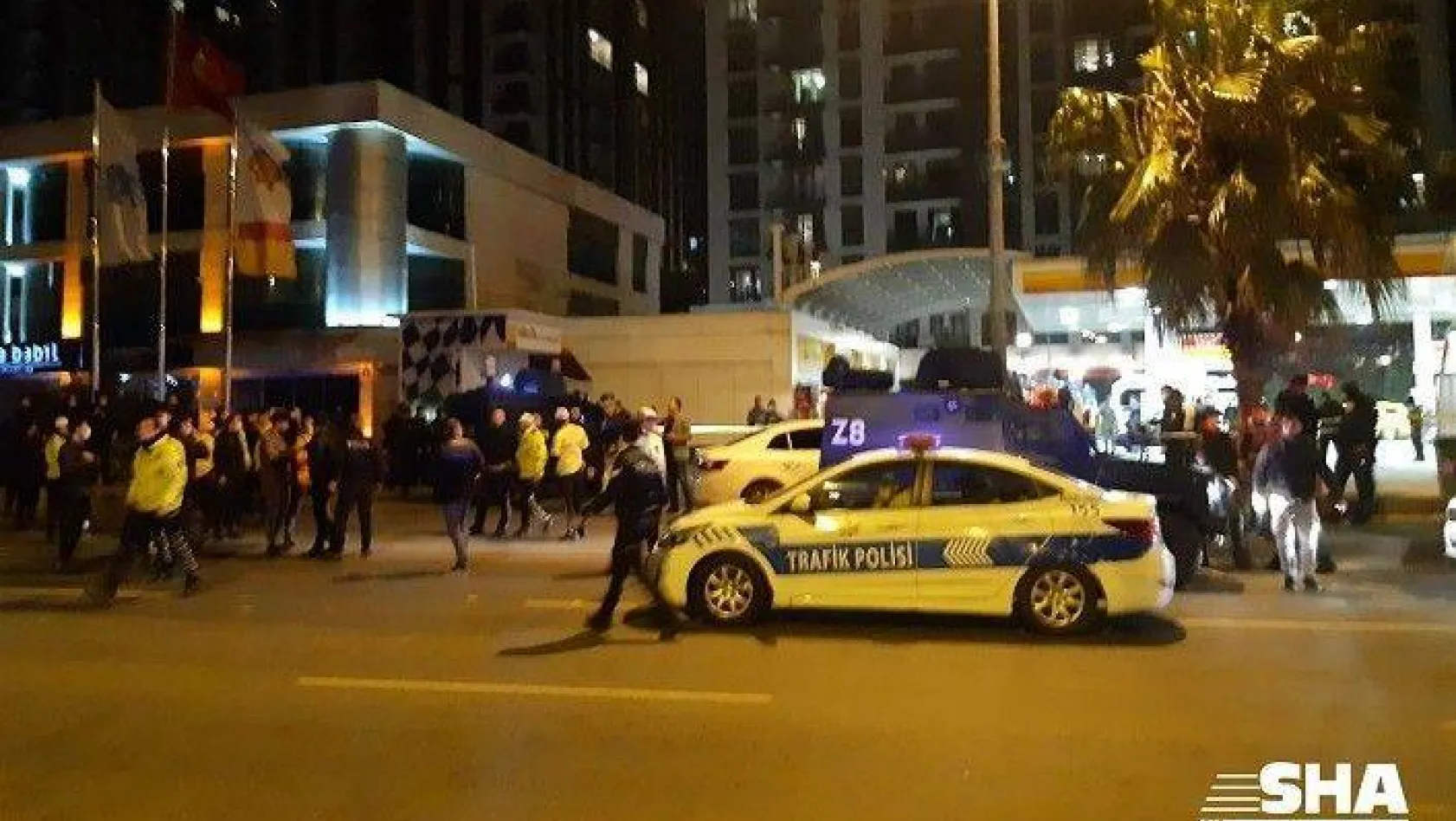 Beyoğlu'nda polis silahlı saldırı: 2 polis yaralandı
