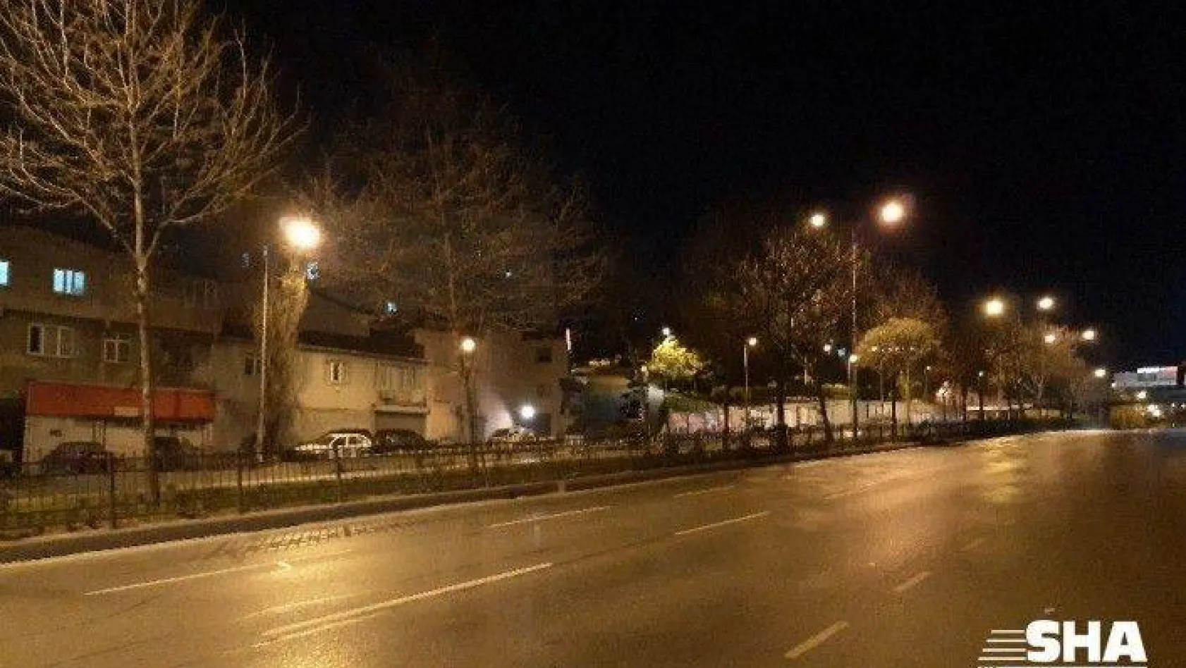 İstanbul'da akşam saatlerinde korona sessizliği