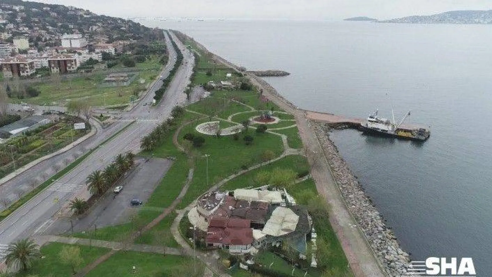 Korona virüs nedeniyle boş kalan Anadolu Yakası sahil şeridi havadan görüntülendi