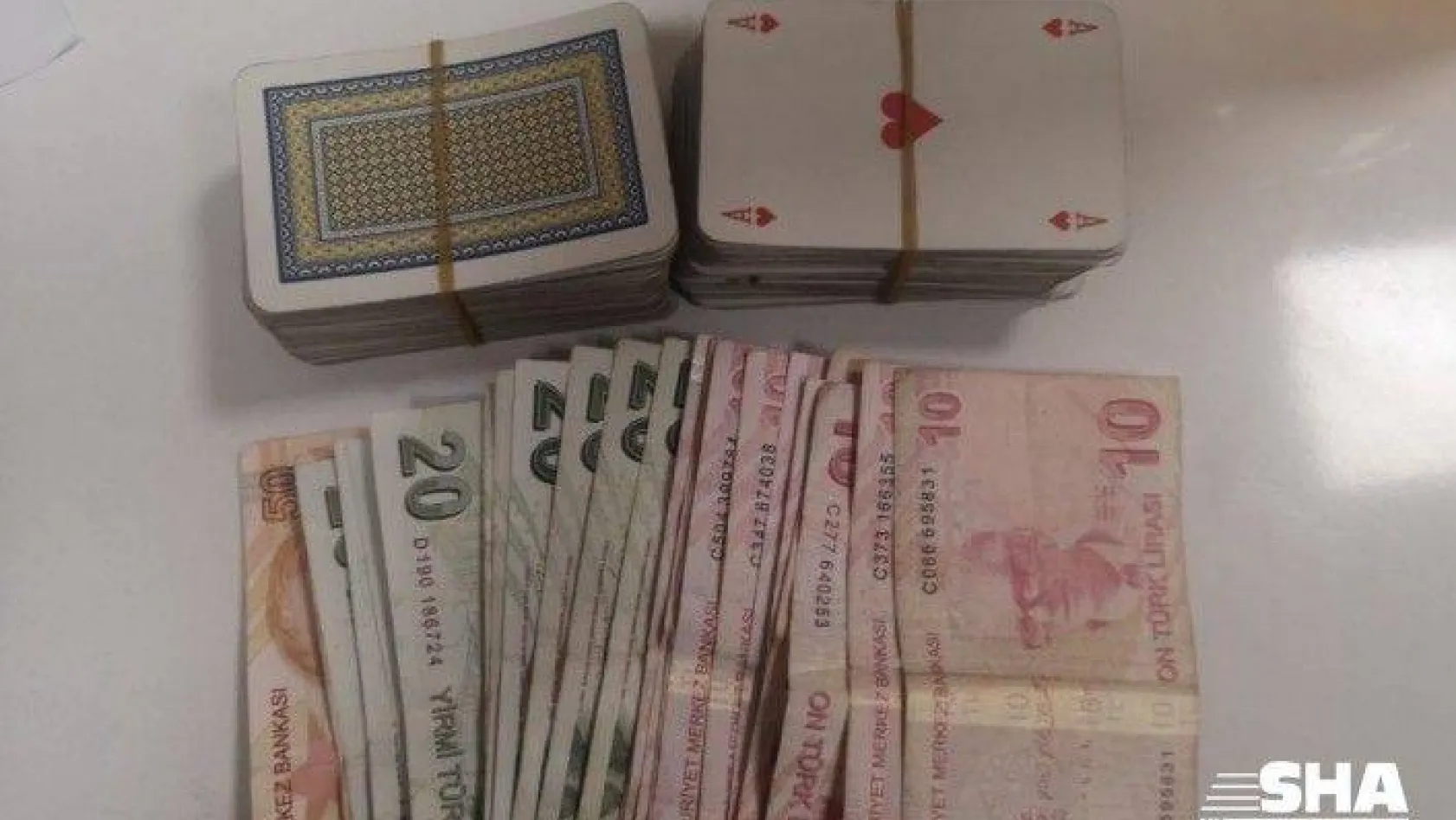 Bağcılar'da derneğe kumar baskını: 29 kişiye 100 bin lira ceza