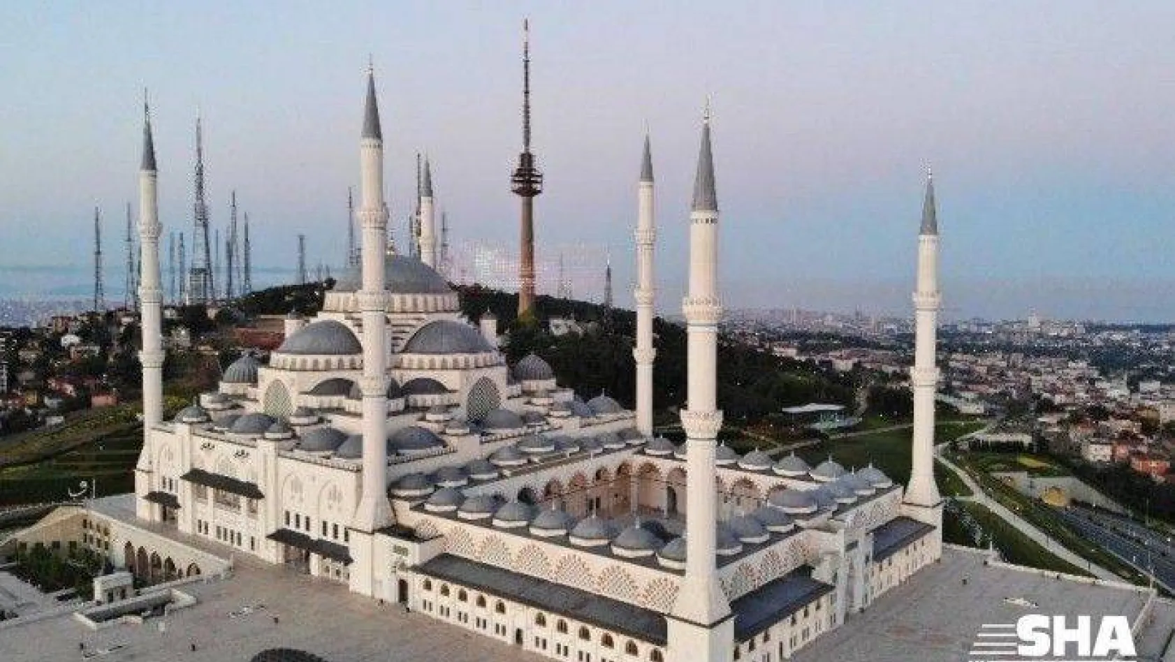 Çamlıca Camii bu sene Ramazan Bayramı'nda boş kaldı