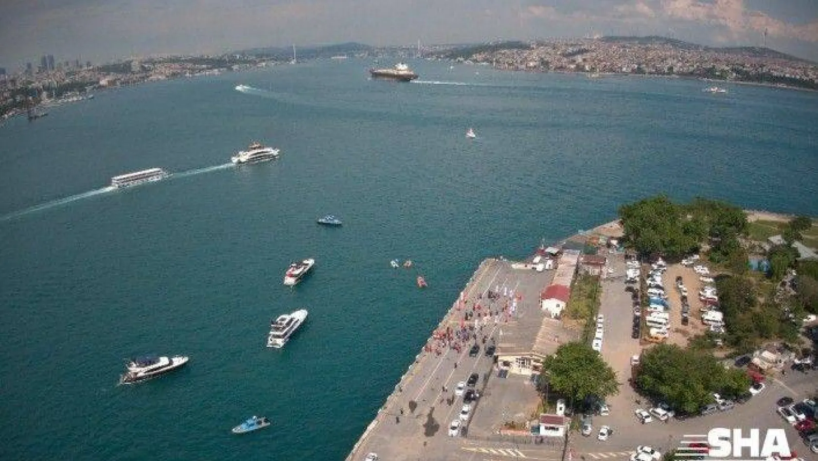 Gençlik ve Spor Bakanı Kasapoğlu, Türk bayraklı tekneleri selamladı