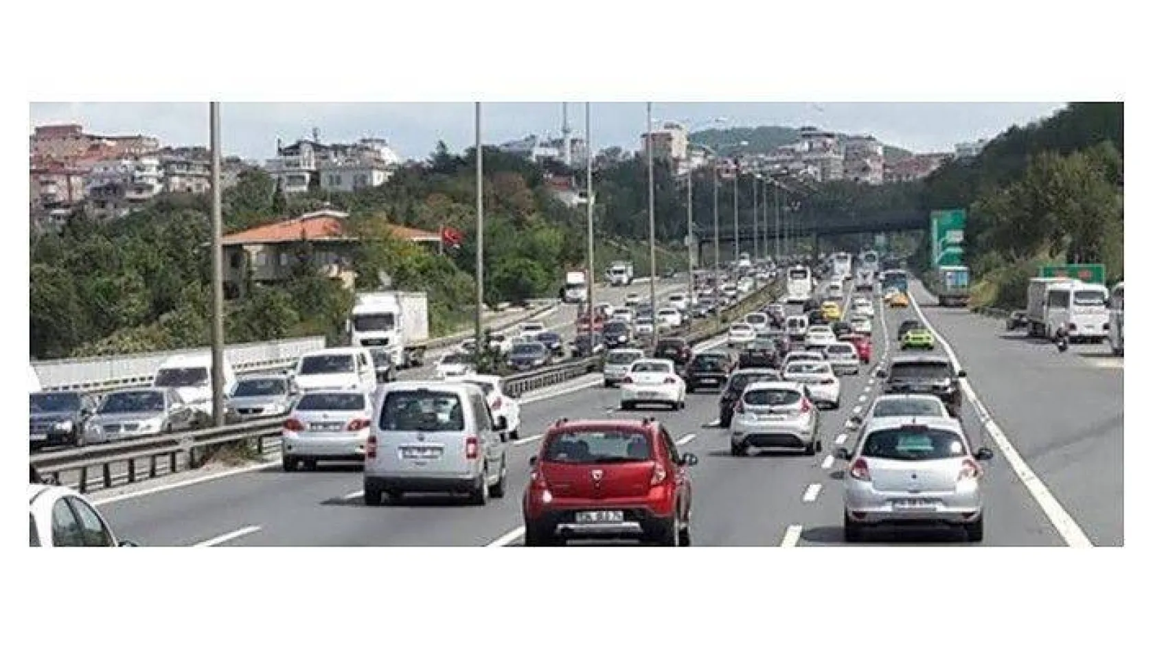 İstanbul'da kısıtlamanın sona ermesinin ardından Altuniza'de de trafik kilitlendi