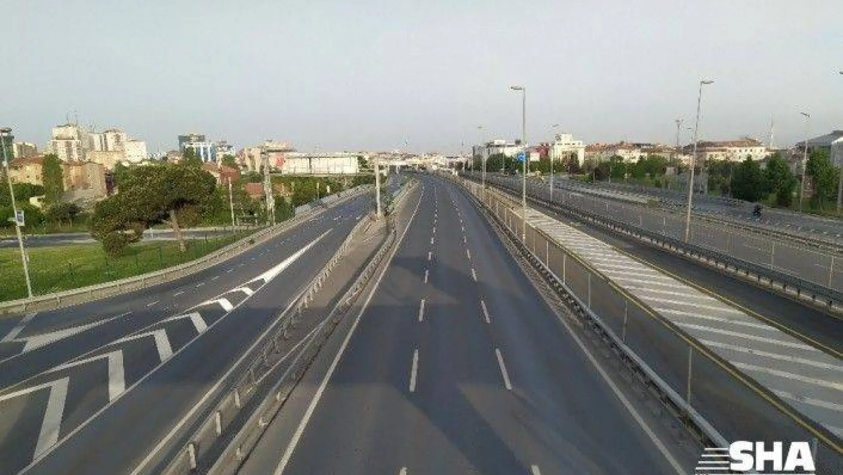 İstanbul'da D-100 Karayolu ile 15 Temmuz Köprüsü boş kaldı