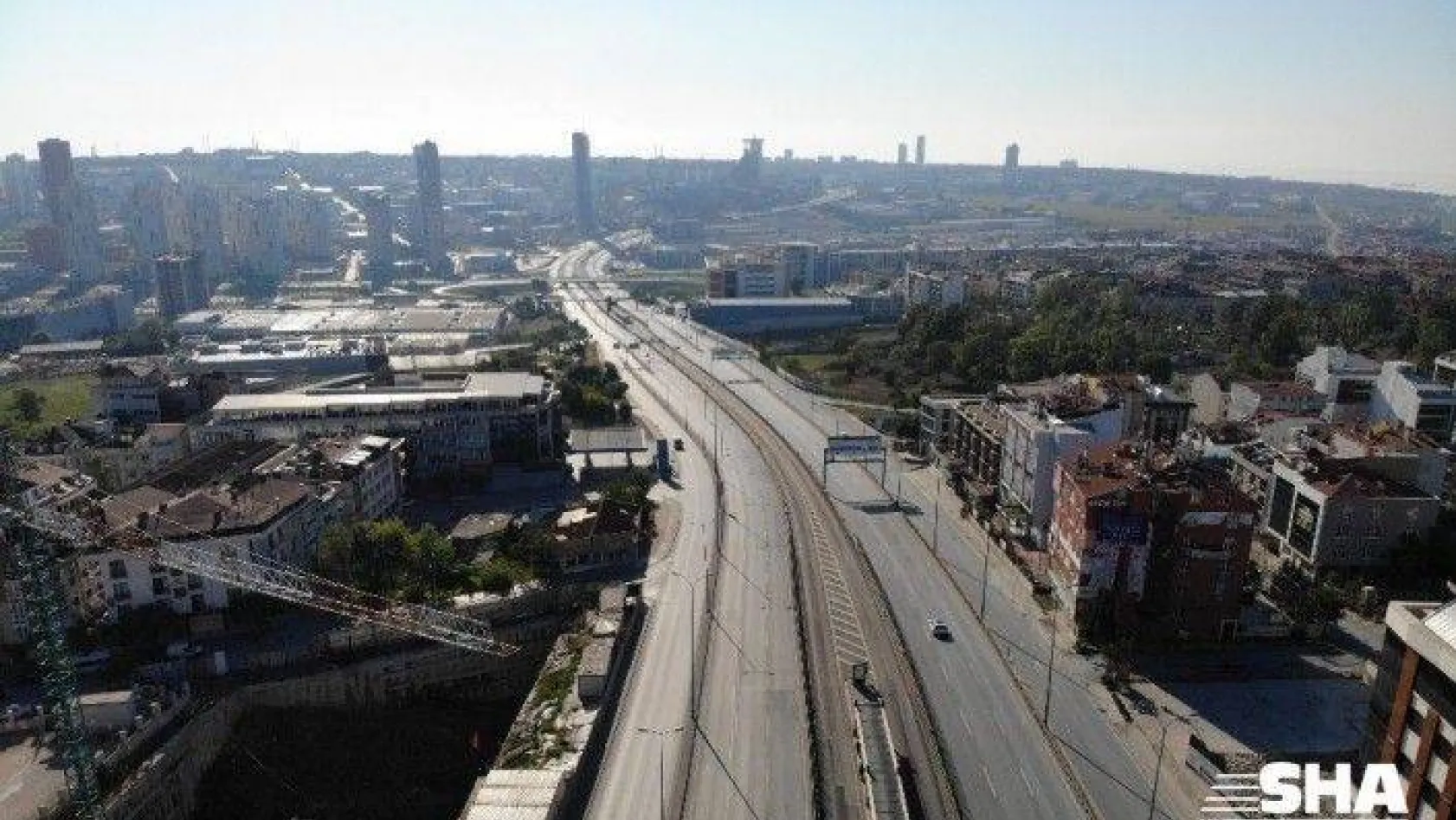 İstanbul'da kısıtlamayla birlikte Ramazan Bayramı'nda yollar boş kaldı