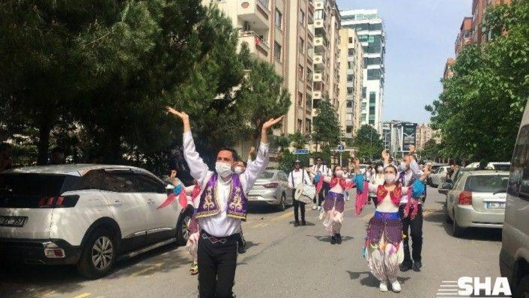 Maltepe sokakları 19 Mayıs'ta dans ve müziklerle şenlendi