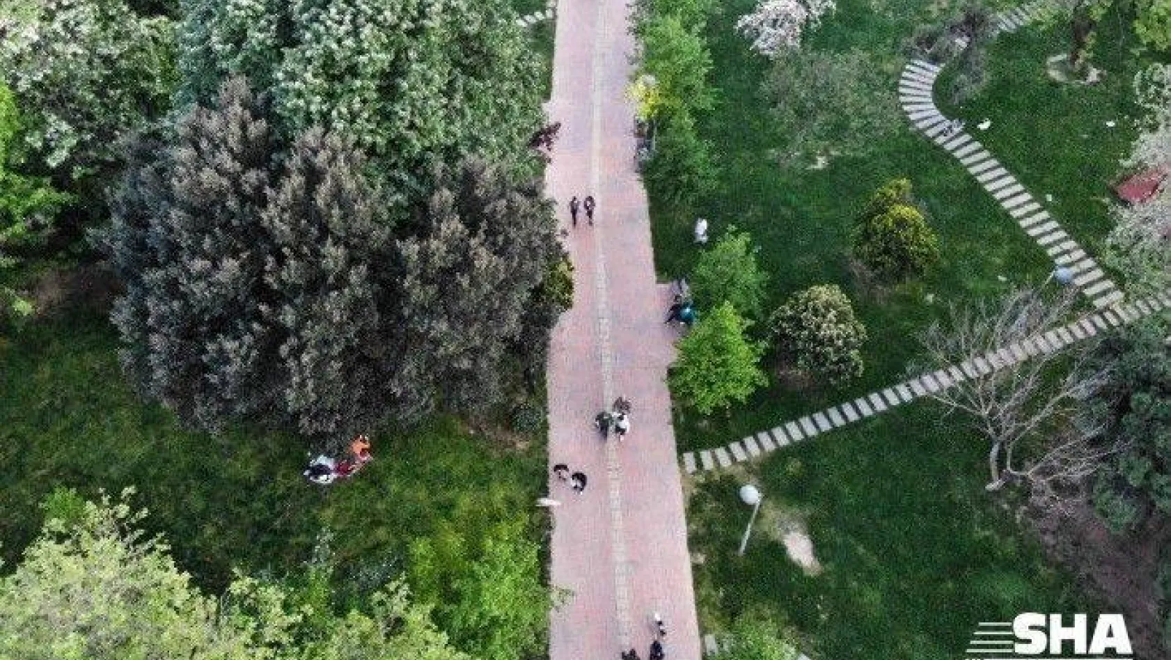(Özel) Yasağa rağmen Maçka Parkı'na giden vatandaşların yoğunluğu havadan görüntülendi