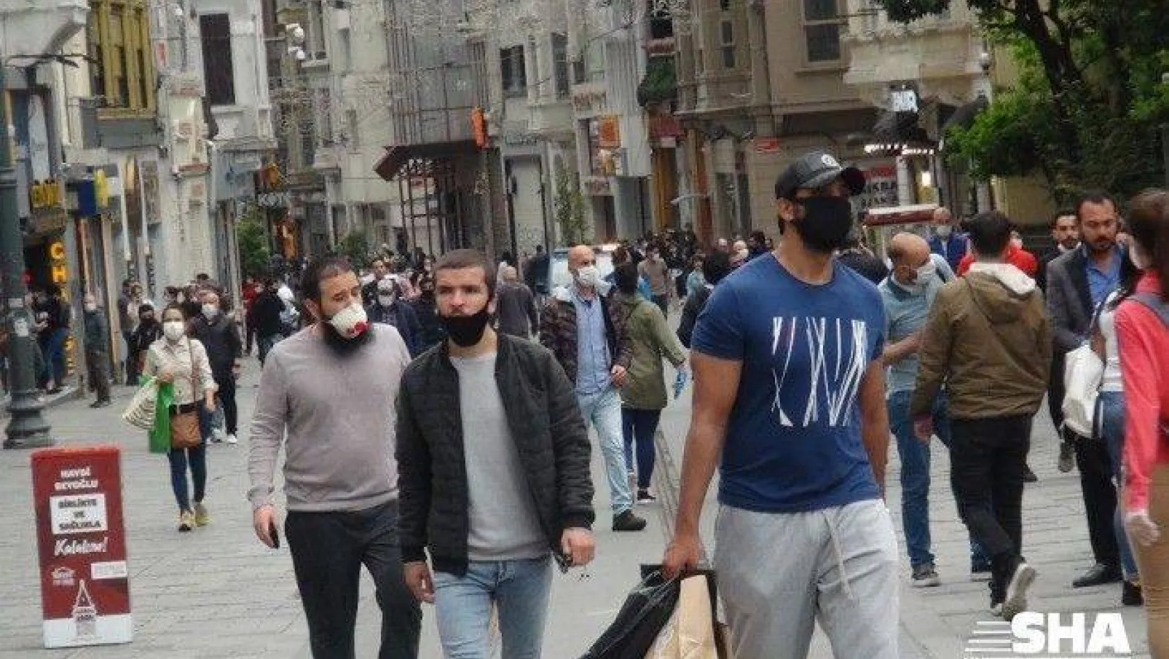 Taksim Meydanı ve İstiklal Caddesi'nde dikkat çeken yoğunluk