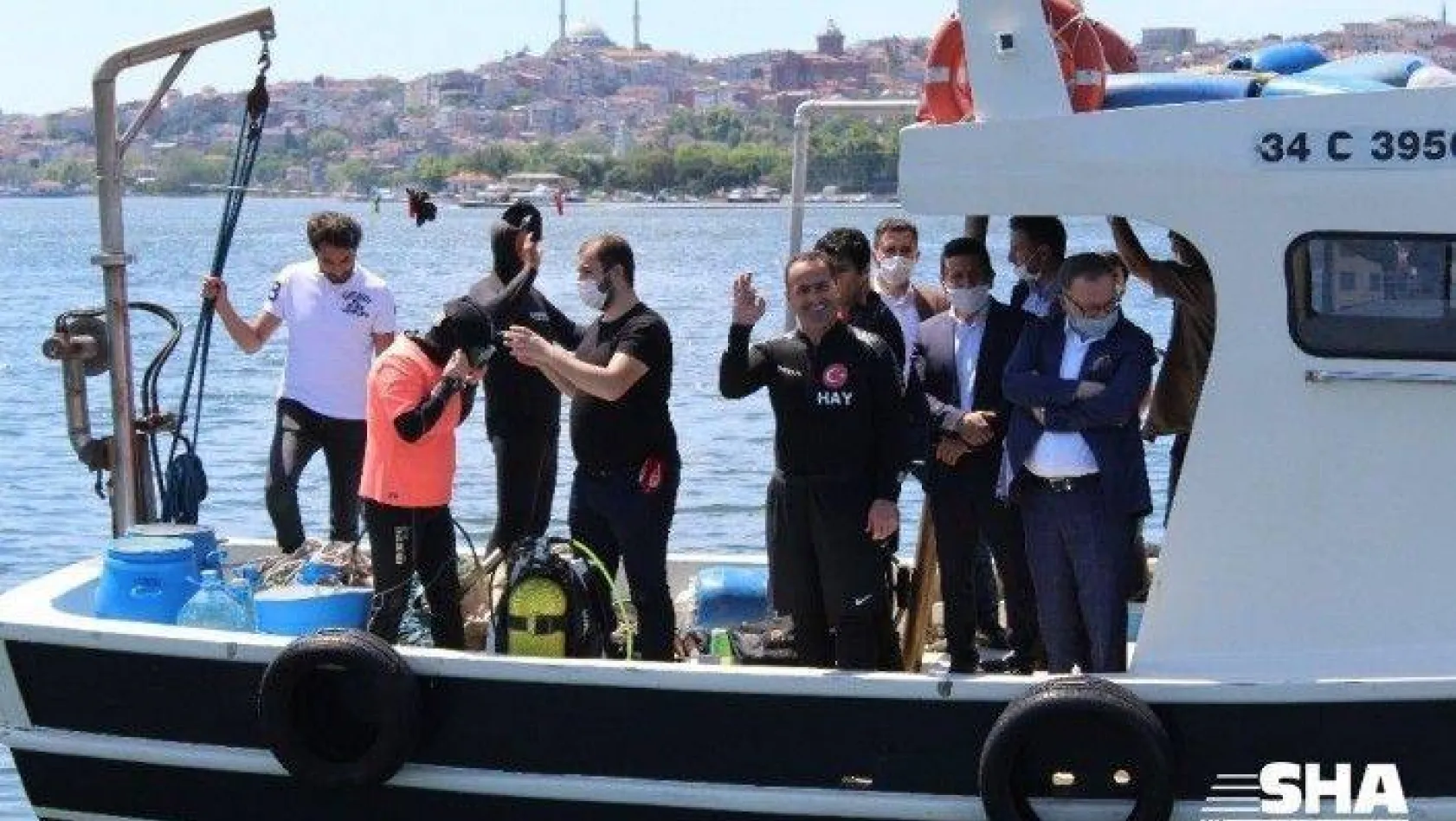 Beyoğlu Belediye Başkanı Yıldız Dünya Çevre Günü'nde Haliç'e daldı
