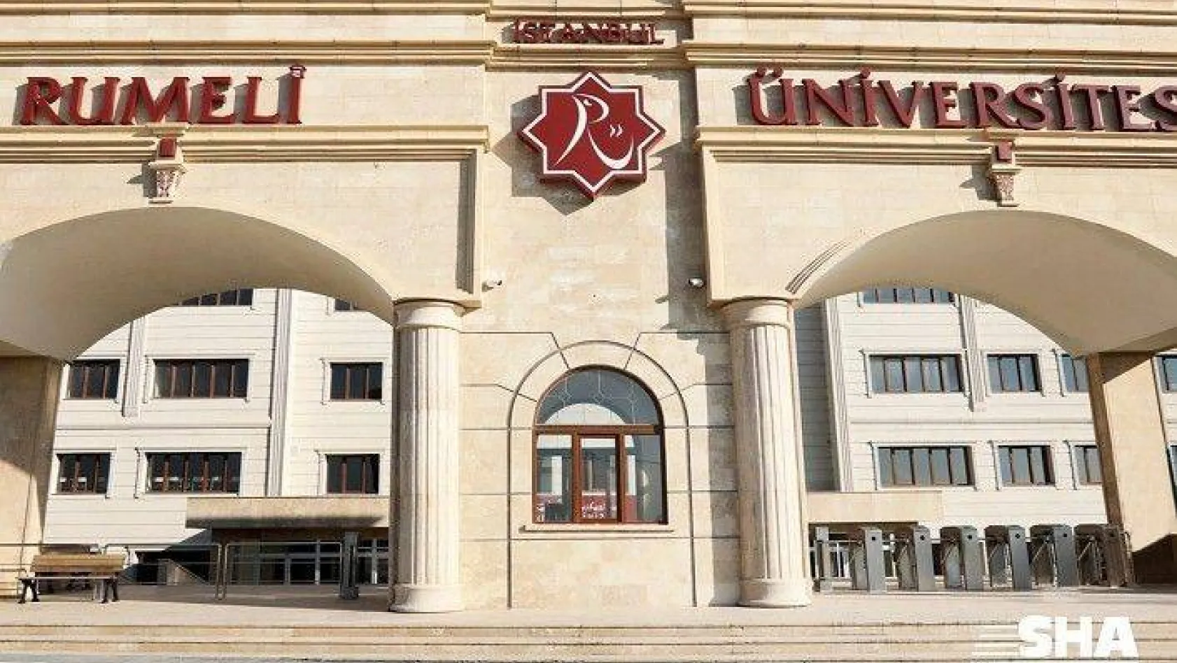 İstanbul Rumeli Üniversitesi'nden adaylara jest...