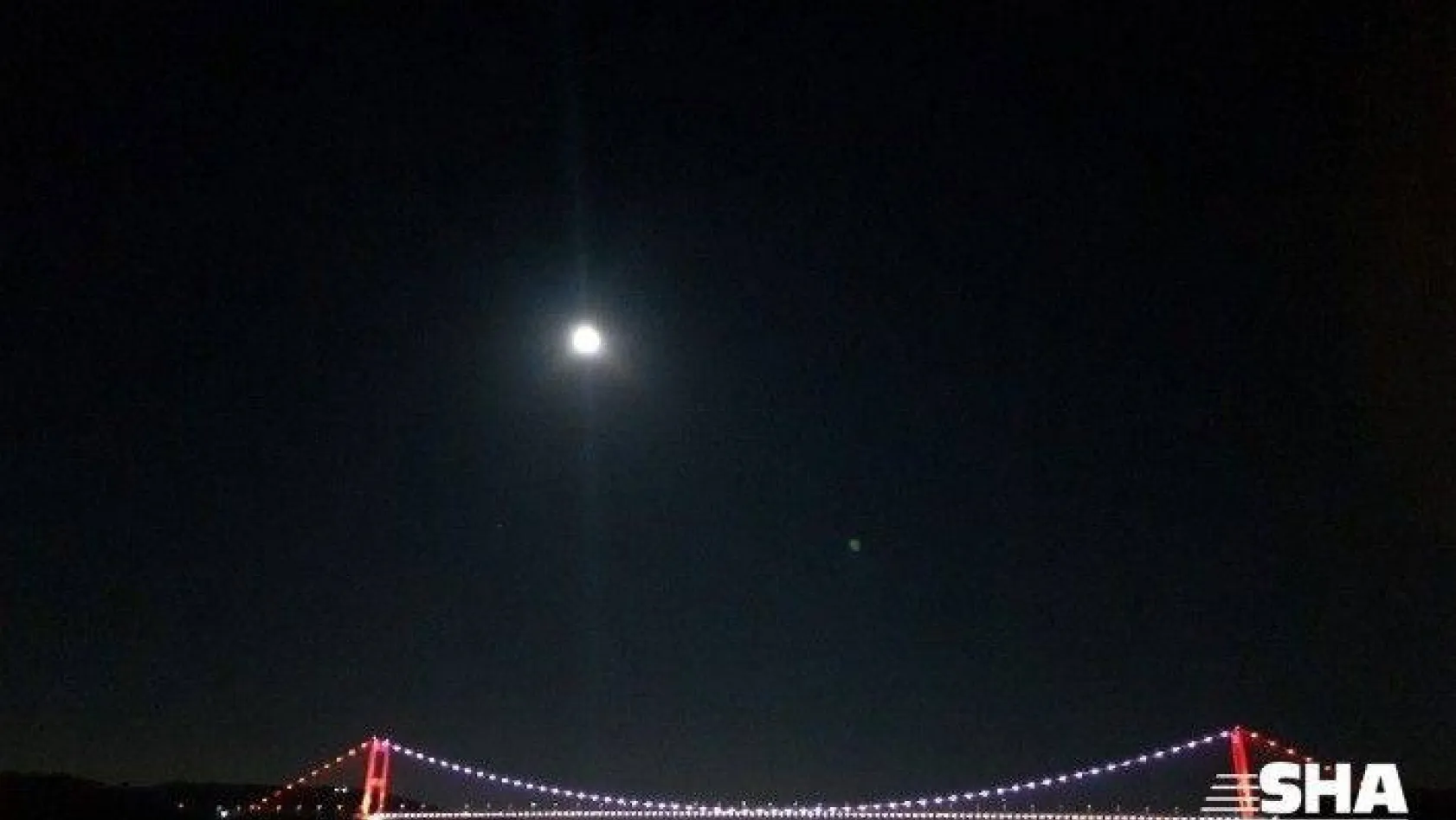 İstanbul'daki dolunay manzarası göz kamaştırdı