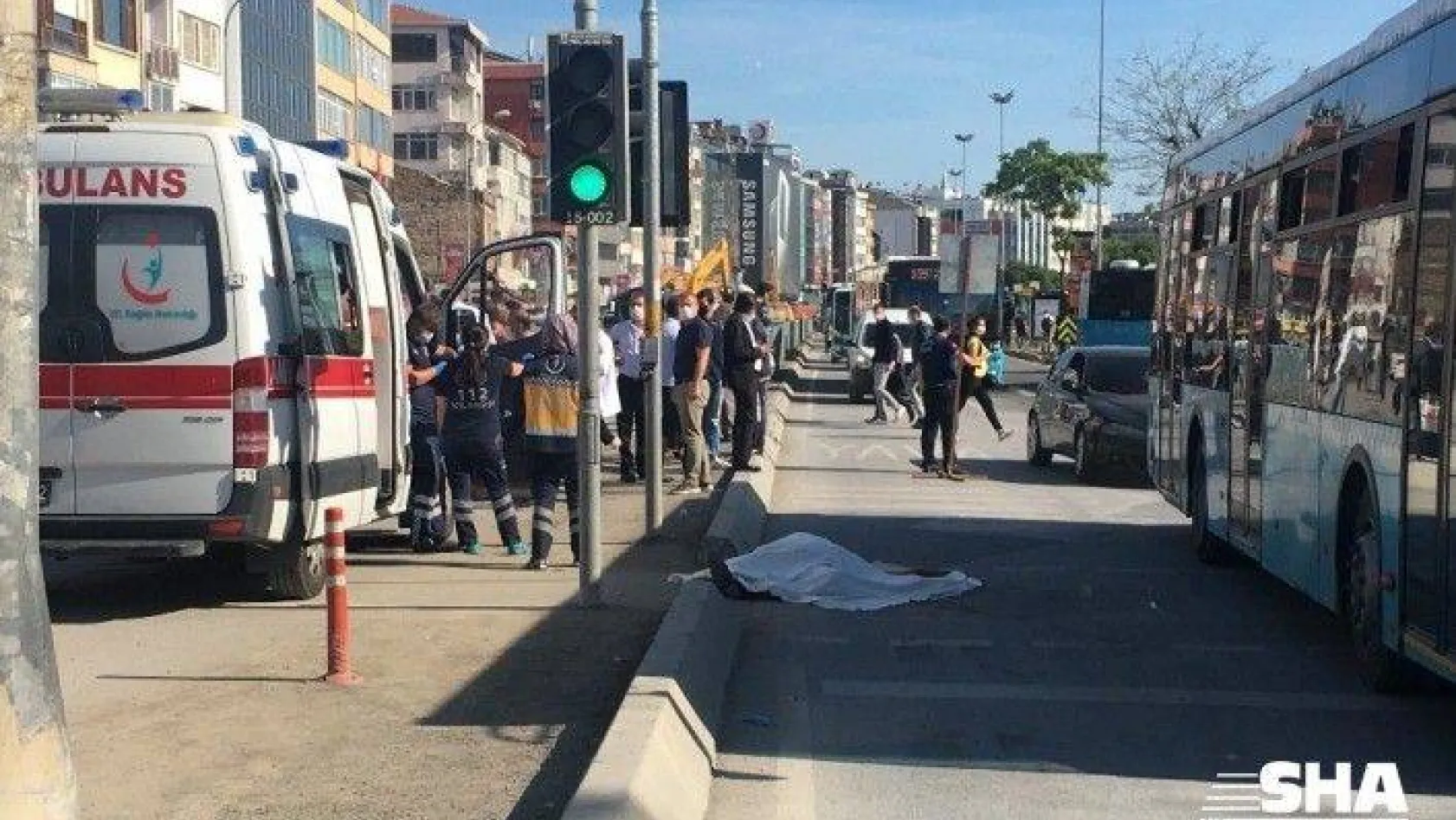 Kadıköy'de halk otobüsünün çarptığı yaya feci şekilde can verdi