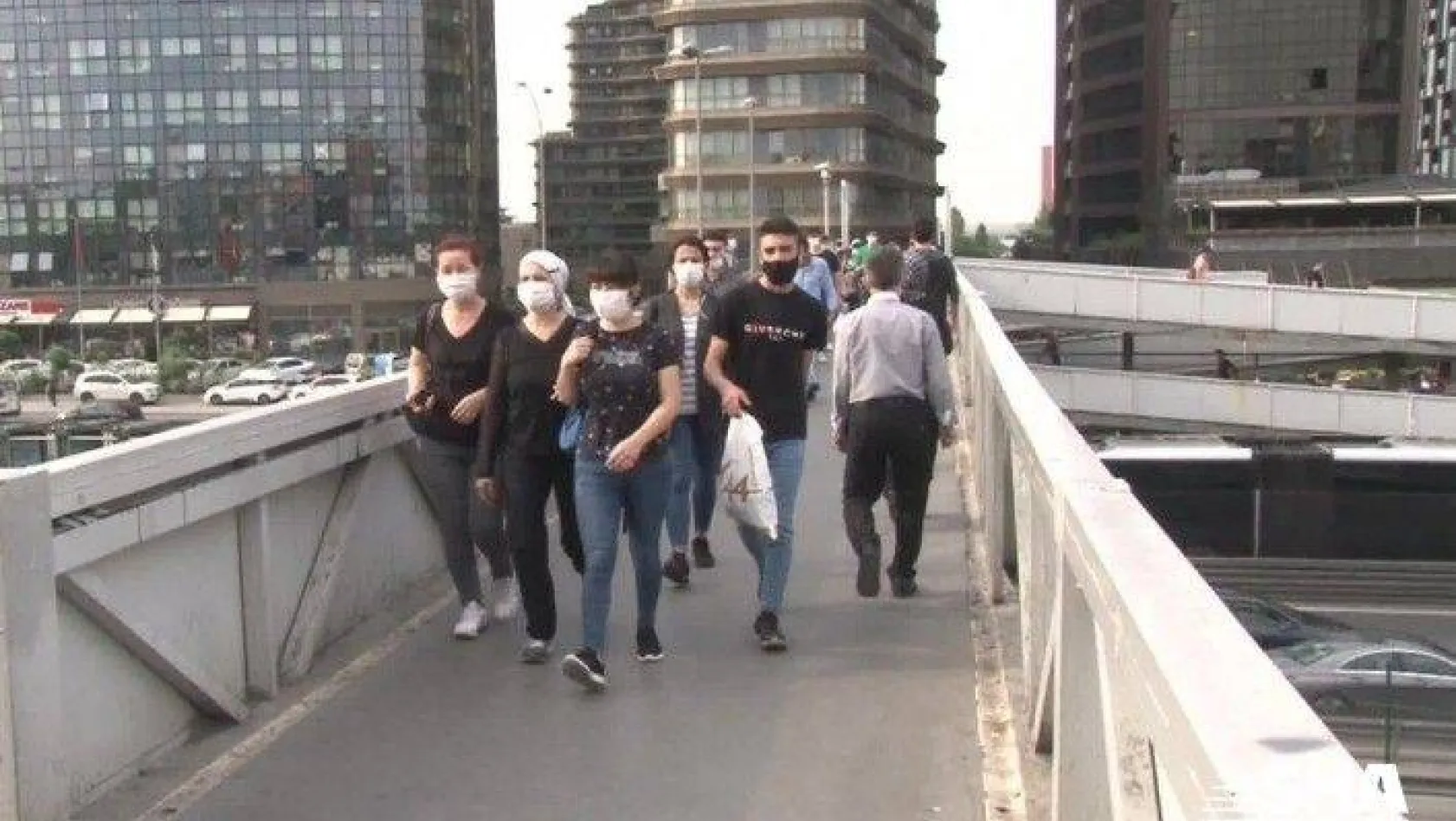 Maske kuralı sonrası İstanbul'da ilk sabah