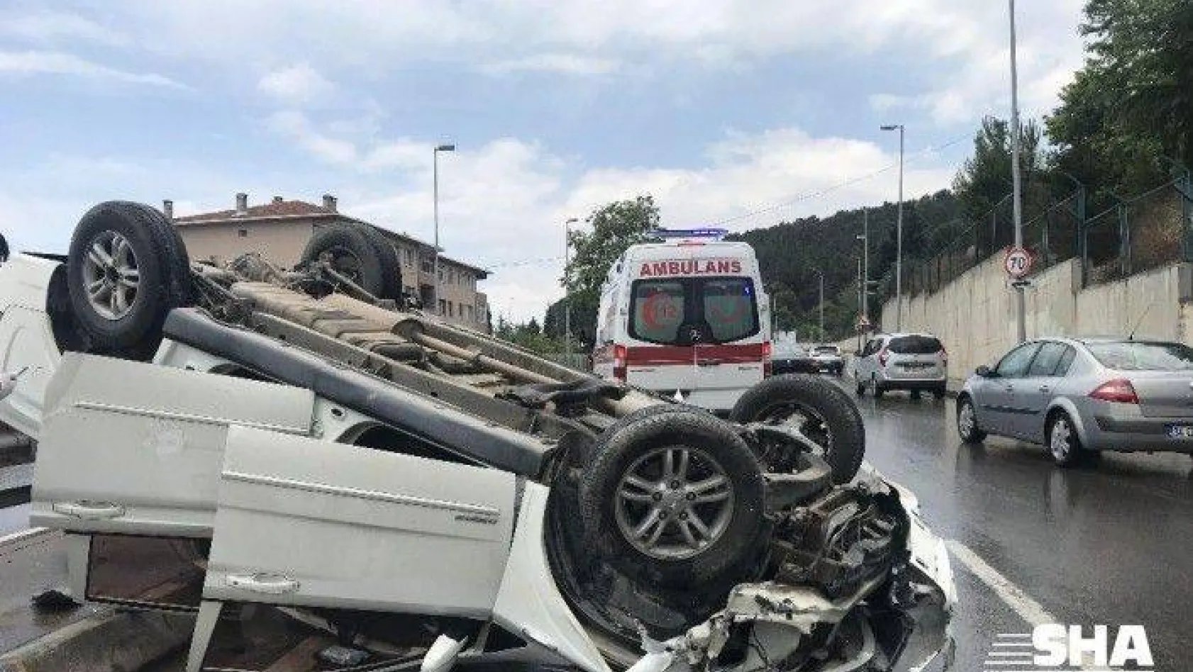 (Özel) Maltepe'de otomobil takla attı: 1 yaralı