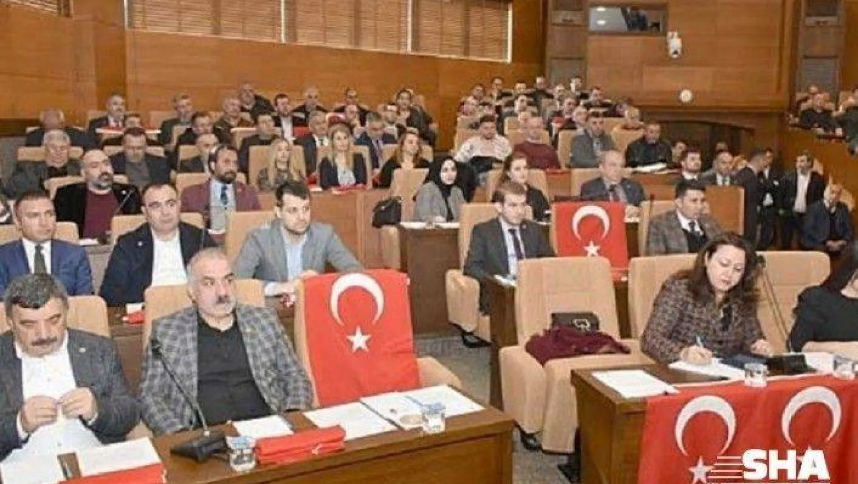 Silivri Belediyesi'nin AK Partili Meclis üyeleri MHP'den istifa etti
