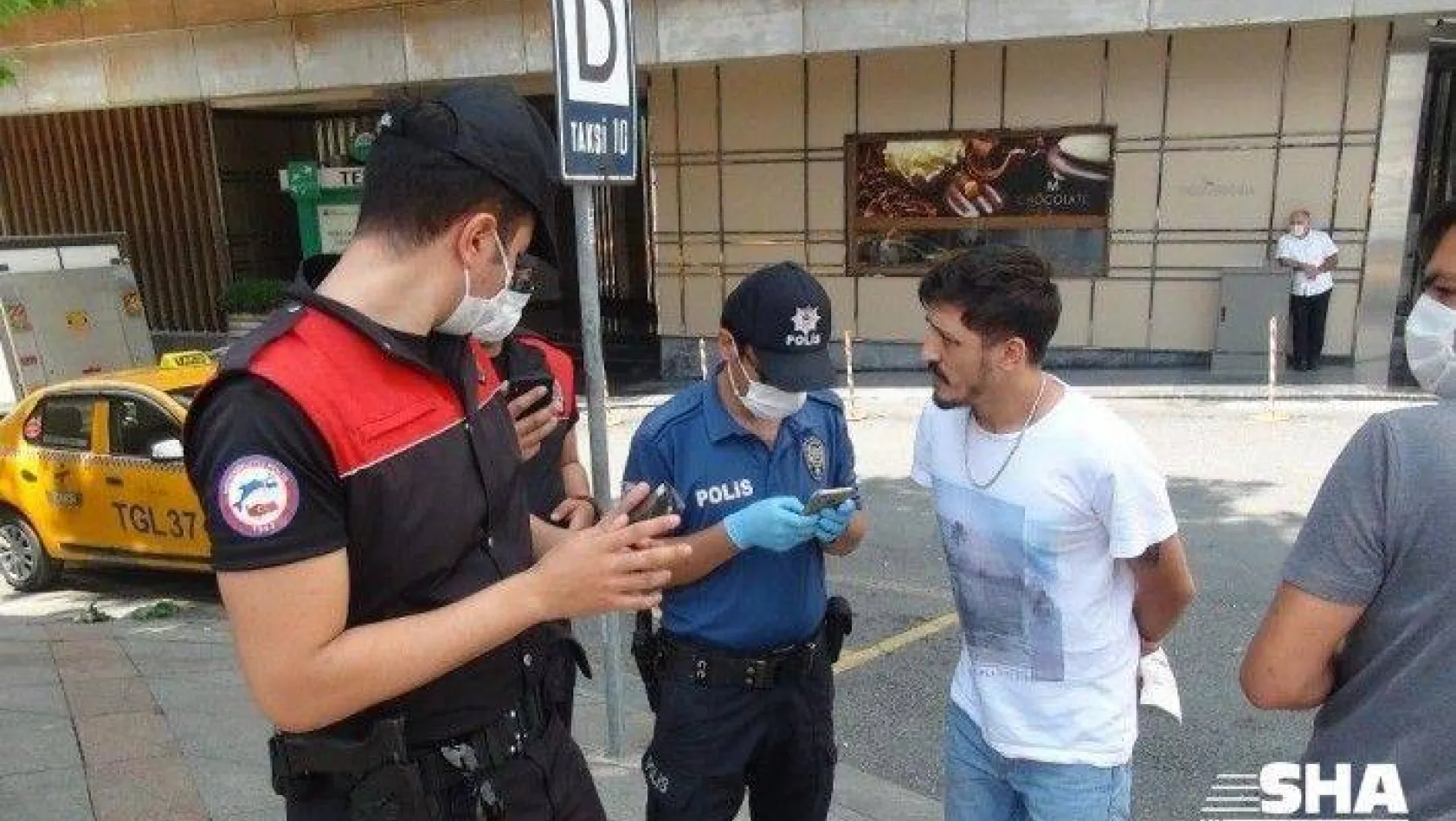 Taksim'de polis ekiplerinden şok 'dar alan uygulaması'