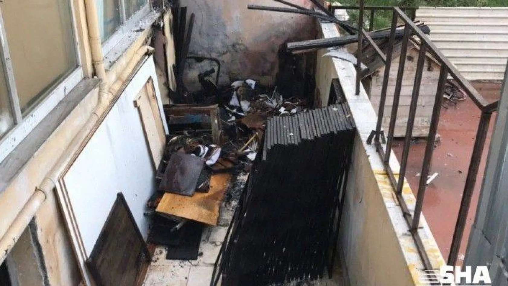 Arnavutköy'de mobilya imalathanesinde korkutan yangın