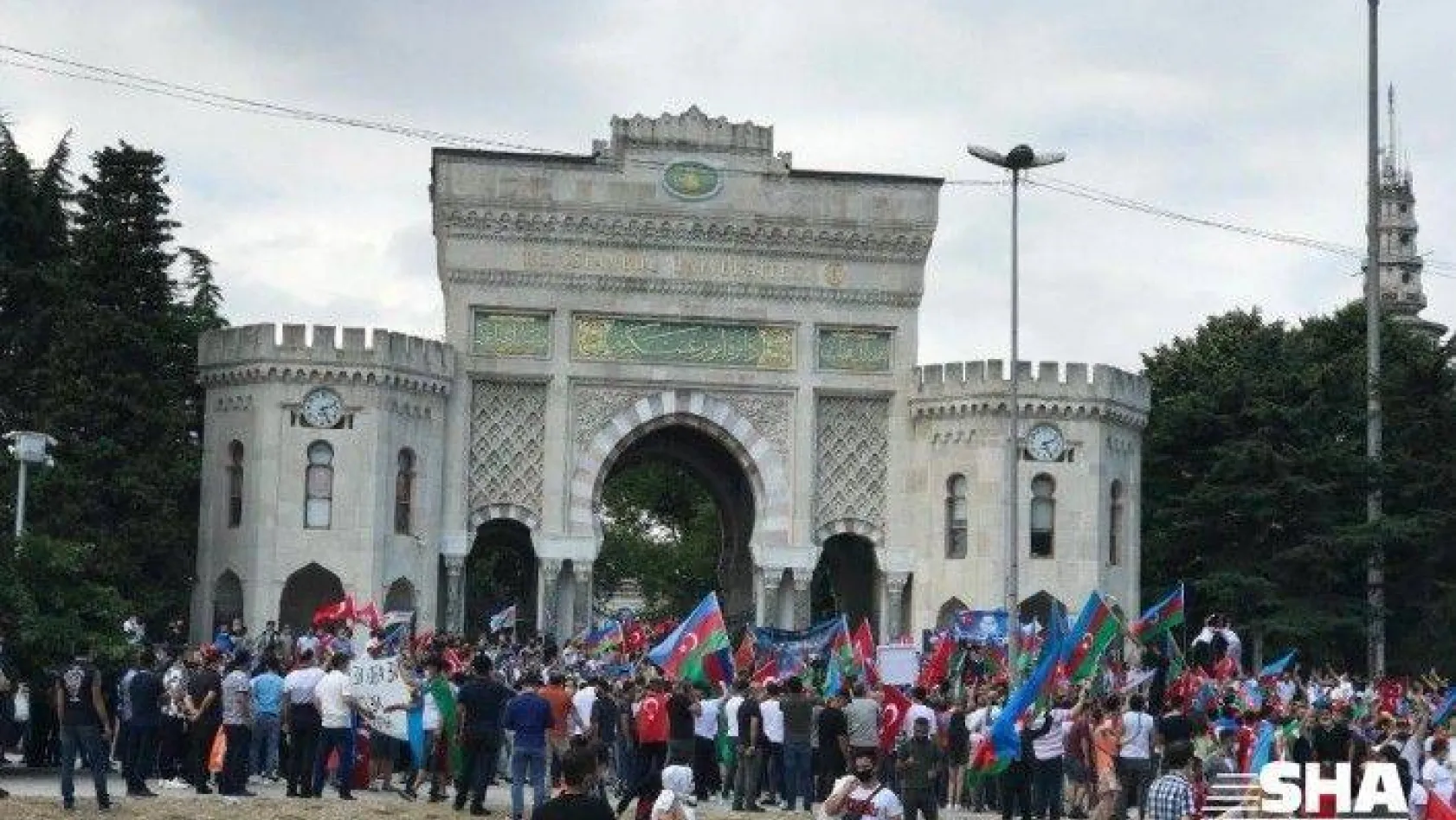 Beyazıt Meydanı'nda 'Can Azerbaycan'a Canımız Feda' mitingi