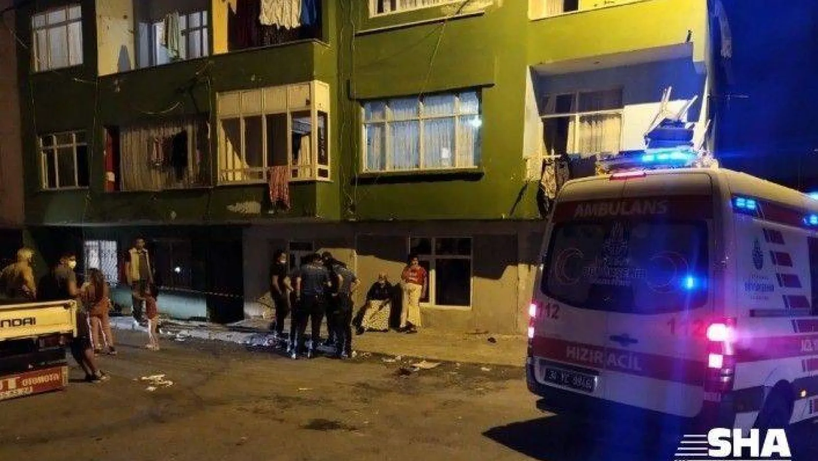 Esenler'de apartmanın merdiveni çöktü: 1 yaralı