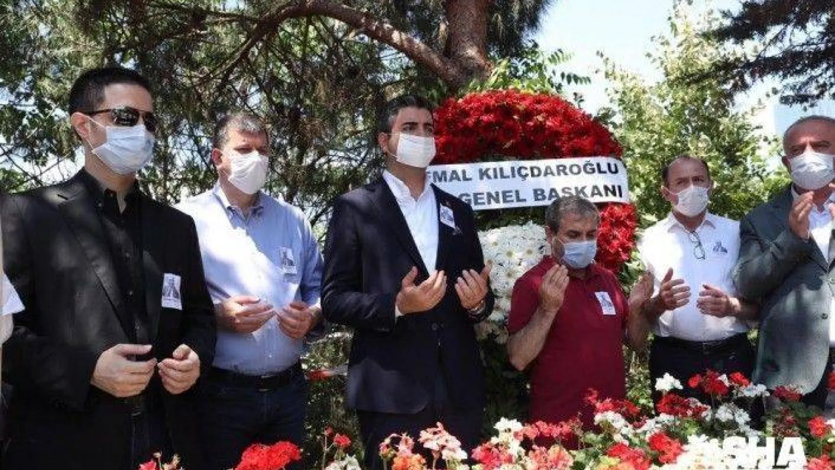 Eski bakan Mehmet Moğultay, mezarı başında anıldı